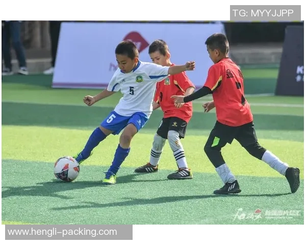 新疆足球明星风采展示与成就回顾的精彩瞬间合集 新疆足球明星风采展示与成就回顾的精彩瞬间合集